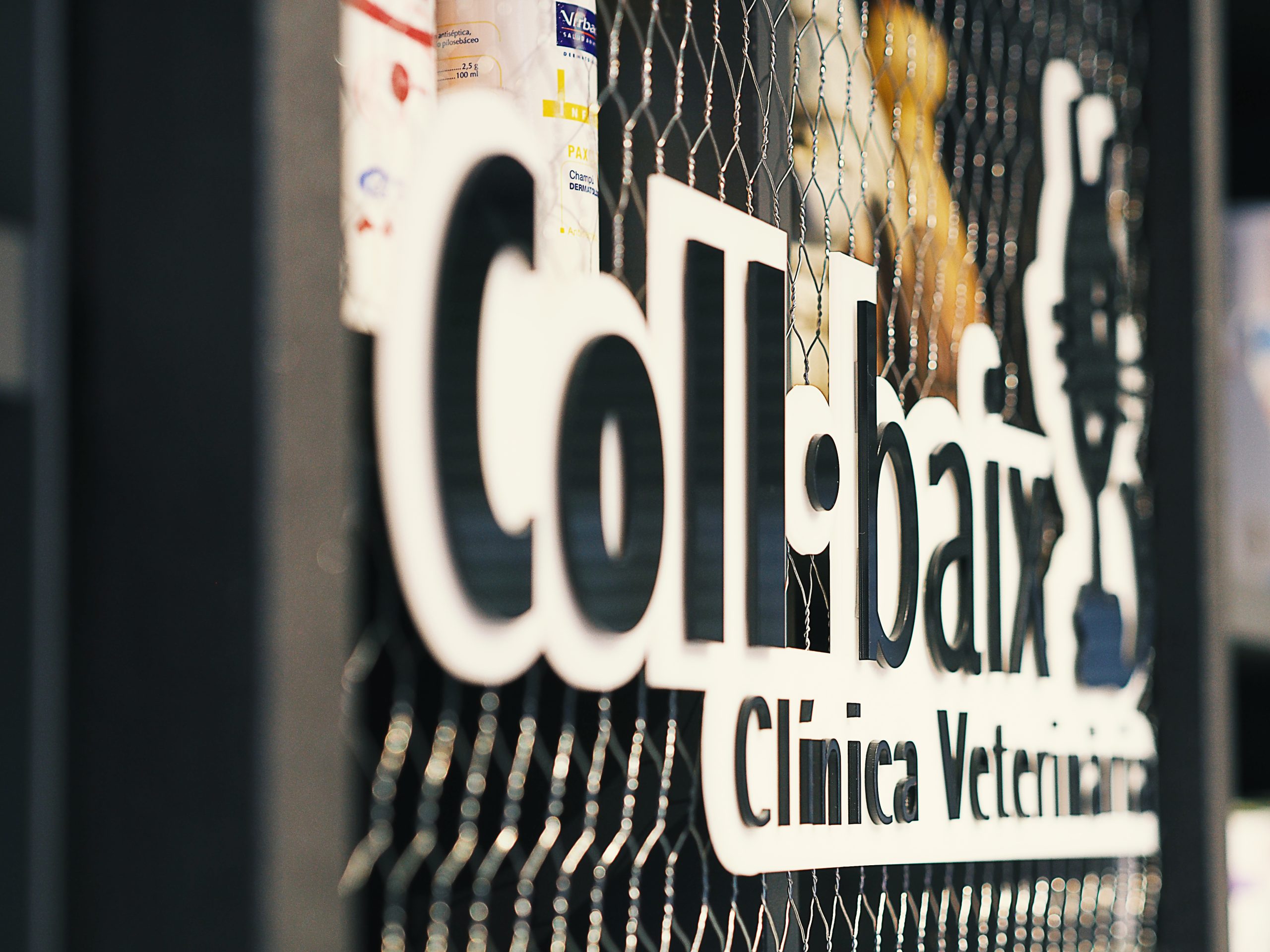 clinica-veterinaria-collbaix Logotipo de la Clínica Veterinaria Collbaix